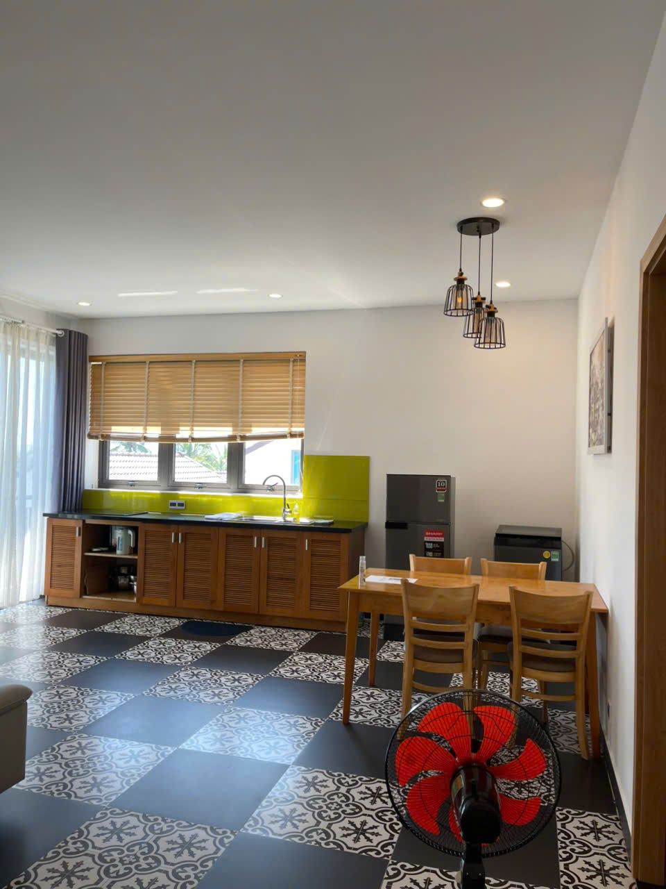 Top-floor one-bedroom, Building B: Kitchen and dining table