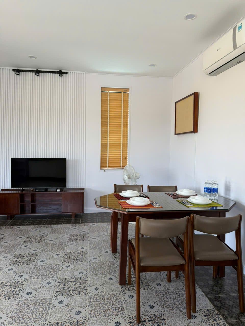 One-bedroom, Building A: Living and dining area