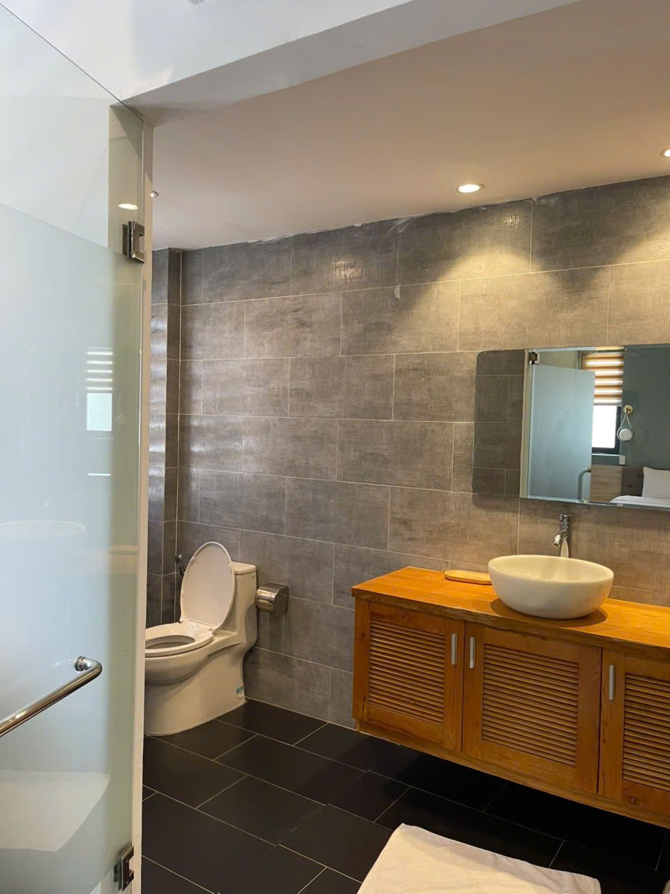 One-bedroom, Building B: Bathroom