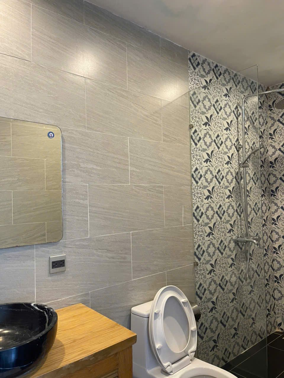 Small one-bedroom, Building B: Bathroom