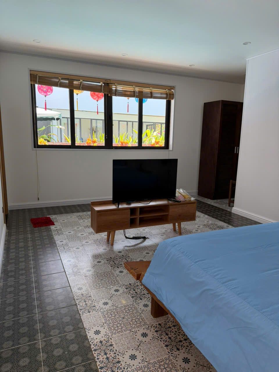 One-bedroom, Building A: Bedroom with TV