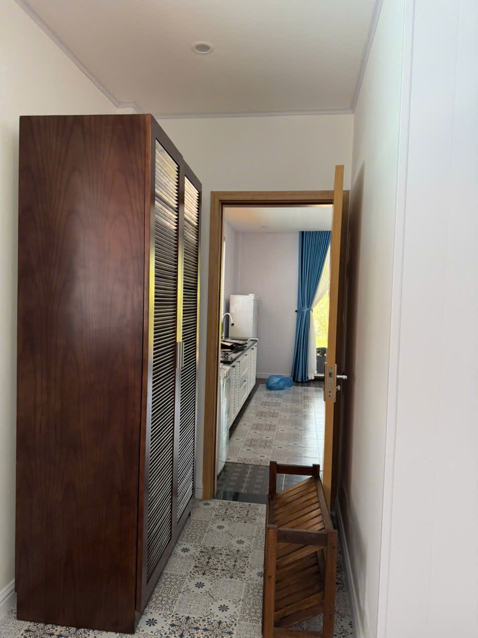 One-bedroom, Building A: Hallway and wardrobe