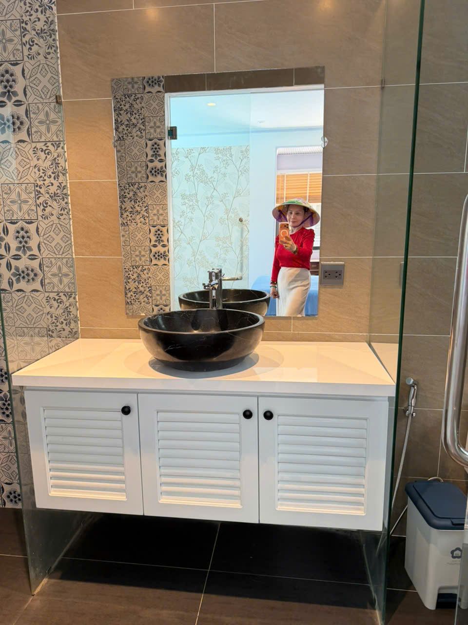 Two-bedroom, Building A: Washbasin and mirror